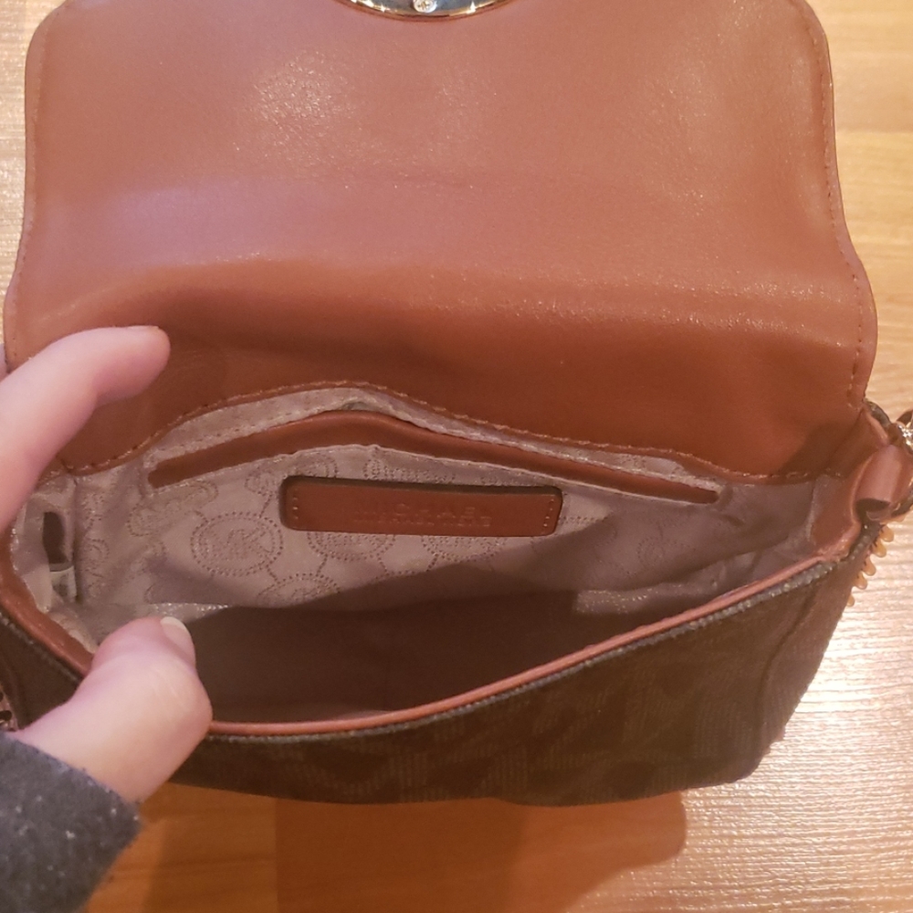 Michael Kors crossbody purse - Picture 4 of 5